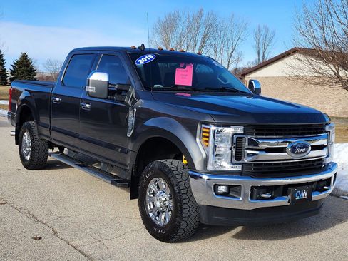 Used 2019 Ford F250 XLT w/ XLT Premium Package image 6