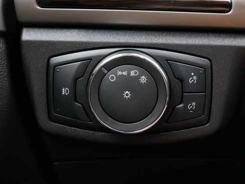 Used 2016 Ford Fusion SE w/ Equipment Group 202A FWD image 16