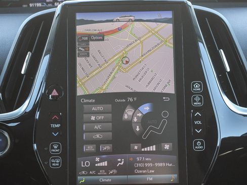 Used 2018 Toyota Prius Prime Premium image 15