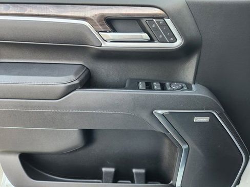 Used 2025 Chevrolet Silverado 1500 LTZ image 32