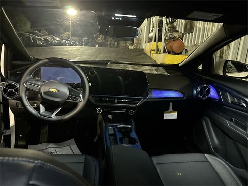 New 2026 Chevrolet Equinox EV LT image 29