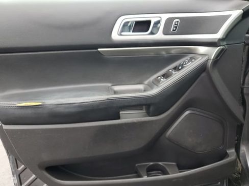Used 2015 Ford Explorer XLT w/ Equipment Group 202A AWD/4WD image 25