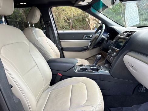 Used 2018 Ford Explorer XLT w/ Equipment Group 202A image 28