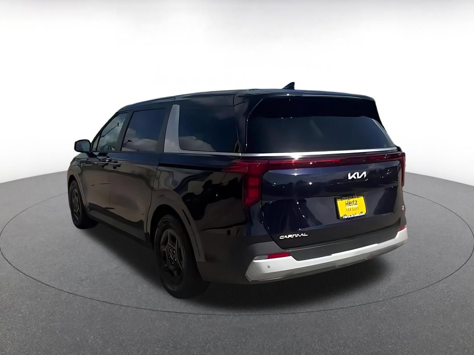 Used 2026 Kia Carnival FWD image 10