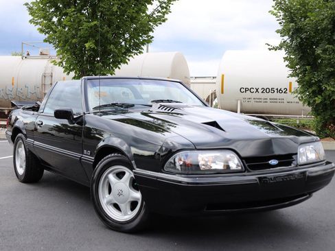 Used 1993 Ford Mustang LX RWD image 2