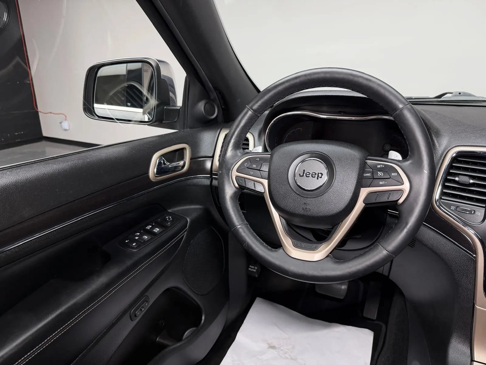Used 2014 Jeep Grand Cherokee Limited RWD image 22