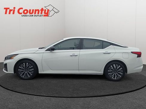 Used 2025 Nissan Altima 2.5 SV FWD image 5