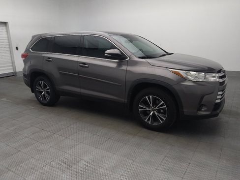 Used 2019 Toyota Highlander LE FWD image 11