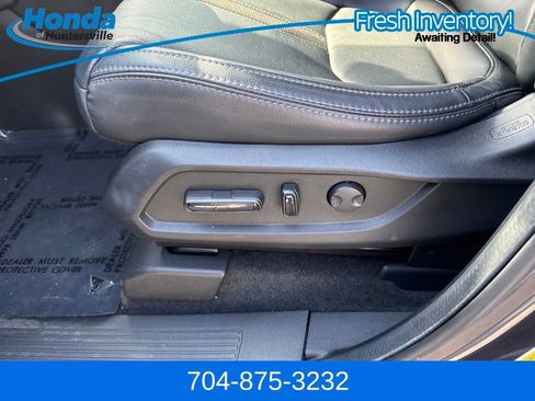 Used 2025 Honda Pilot EX-L image 24