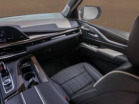 Certified 2024 Cadillac Escalade Sport Platinum w/ LPO, ONYX Package AWD/4WD image 29