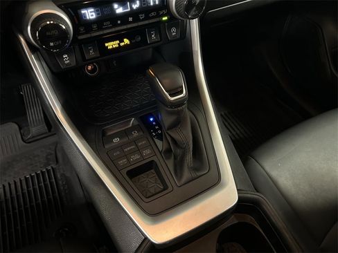 Used 2021 Toyota RAV4 XLE Premium image 22
