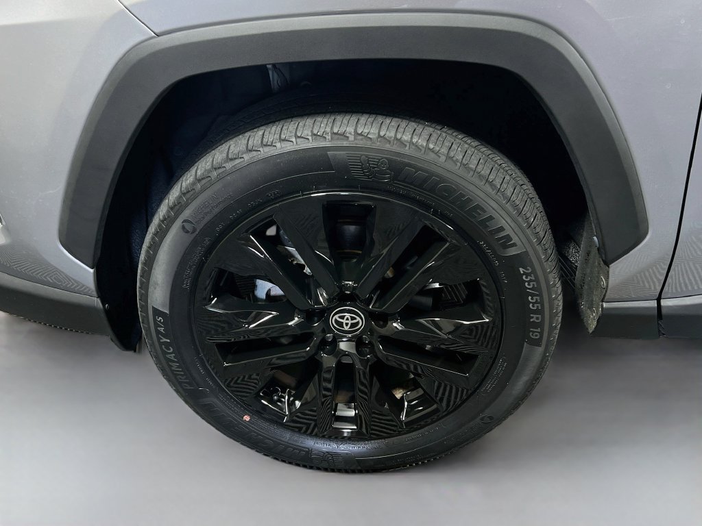 Used 2022 Toyota RAV4 XLE Premium FWD image 13