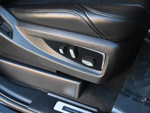 Used 2015 Cadillac Escalade Premium image 63