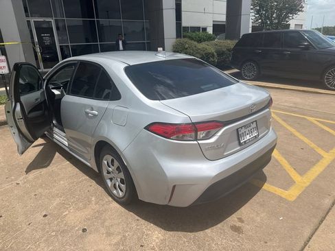 Used 2025 Toyota Corolla LE FWD image 3