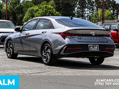 Used 2025 Hyundai Elantra Sport FWD image 7