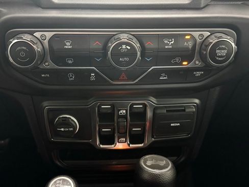 Certified 2022 Jeep Wrangler Unlimited Sahara AWD/4WD image 17