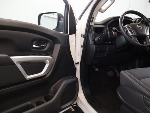 Used 2023 Nissan Titan SV AWD/4WD image 8