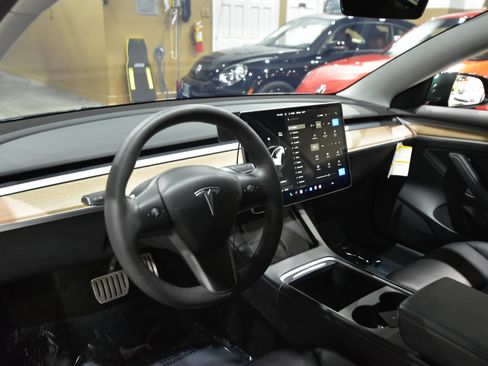 Used 2022 Tesla Model 3 Performance image 15