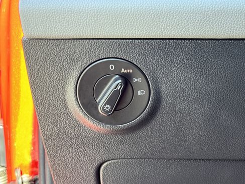 Used 2022 Volkswagen Taos SE image 30