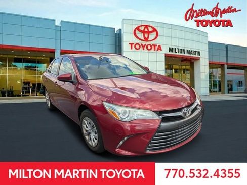 Used 2015 Toyota Camry LE FWD image 1