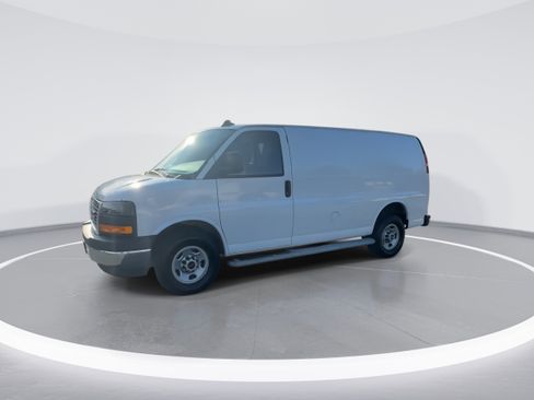 Used 2024 GMC Savana 2500 w/ Driver Convenience Package image 4