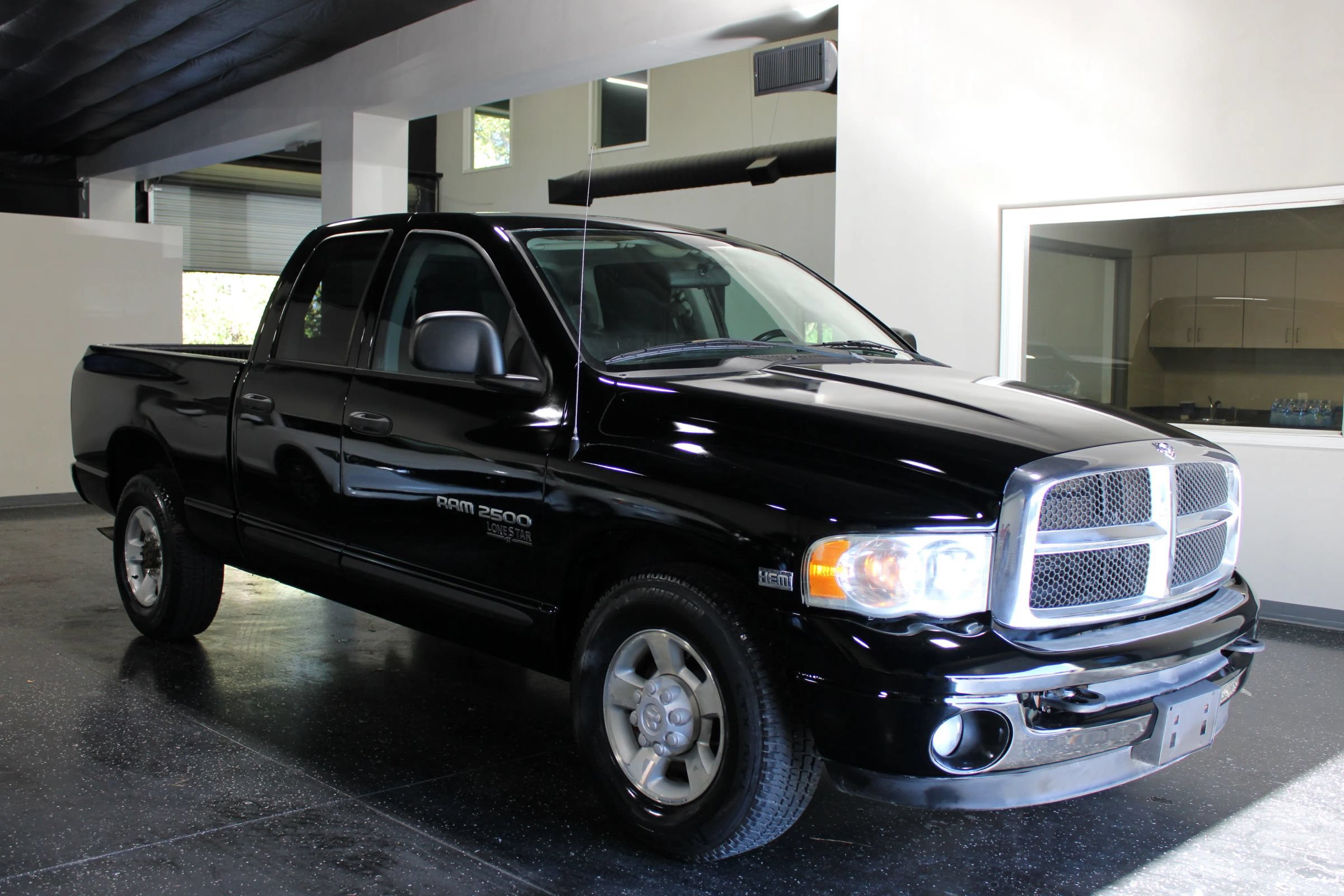 Used 2005 Dodge Ram 2500 Truck SLT RWD image 1
