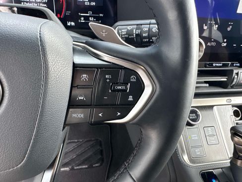 Used 2024 Lexus GX 550 w/ Accessory Package (Z1) AWD/4WD image 31