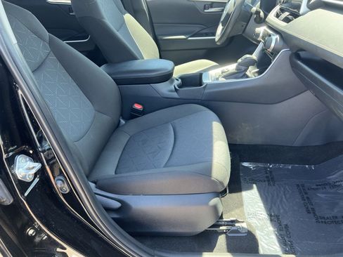 Used 2025 Toyota RAV4 XLE AWD/4WD image 30