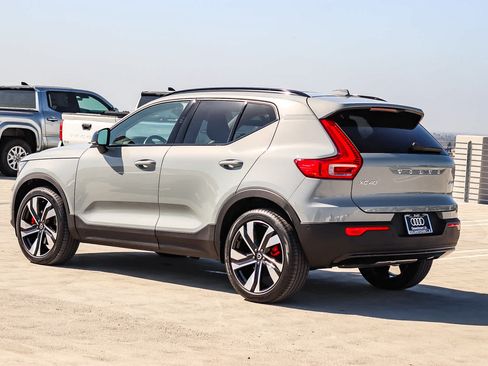 Used 2025 Volvo XC40 B5 Plus w/ Protection Package Premier AWD/4WD image 6