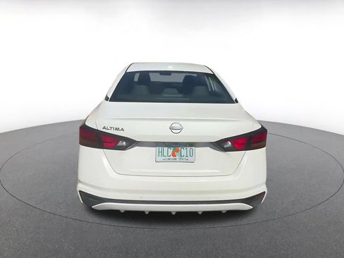 Used 2025 Nissan Altima 2.5 SV FWD image 12
