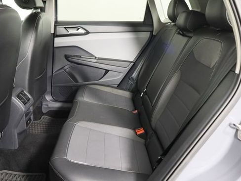 Used 2023 Volkswagen Taos SE image 17