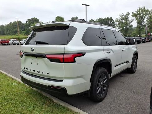 Used 2023 Toyota Sequoia Platinum AWD/4WD image 6
