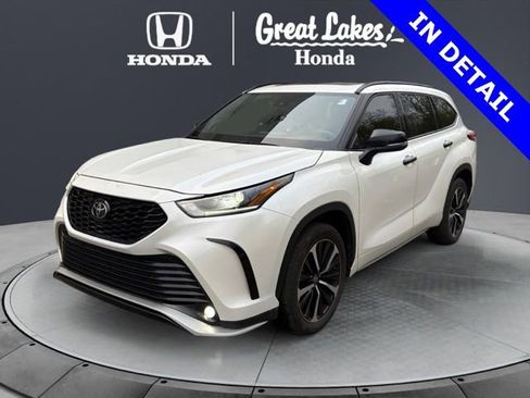 Used 2021 Toyota Highlander XSE AWD/4WD image 2