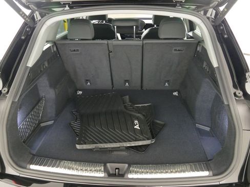 Used 2025 Audi Q5 Premium w/ Convenience Package AWD/4WD image 3
