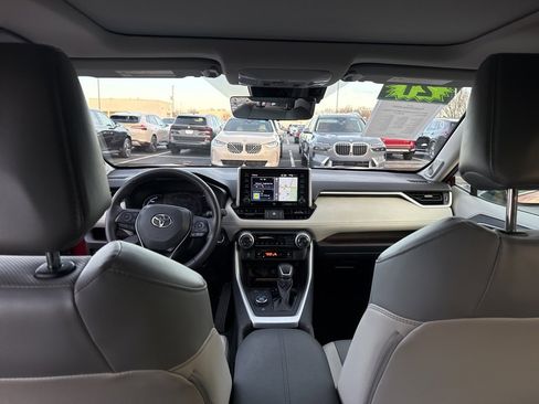 Used 2021 Toyota RAV4 Limited image 18