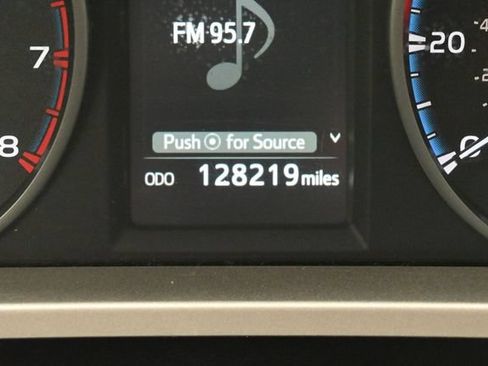 Used 2017 Toyota RAV4 XLE FWD image 13