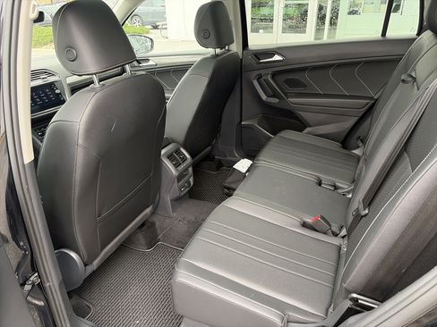 Used 2022 Volkswagen Tiguan SE image 19