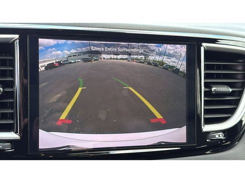 Used 2025 Chrysler Pacifica Select FWD image 16
