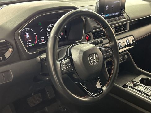 Used 2025 Honda Pilot Sport image 13