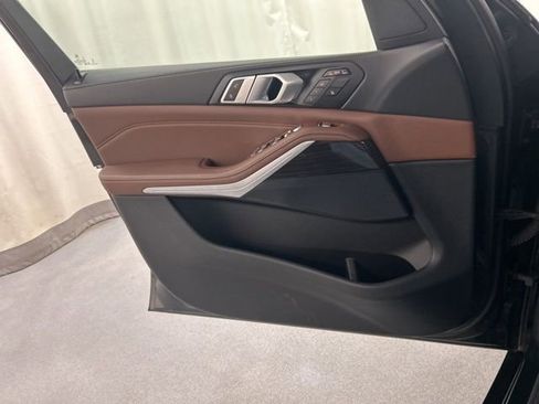 Used 2024 BMW X7 xDrive40i w/ M Sport Package image 19