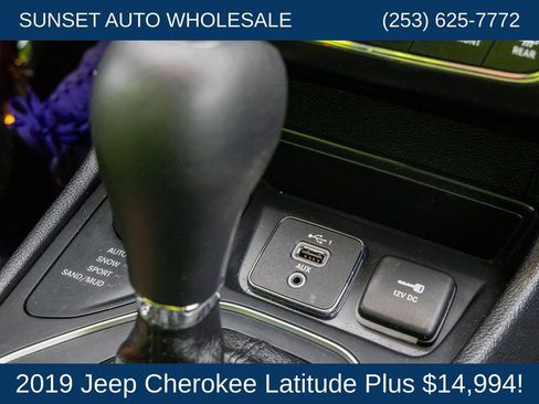 Used 2019 Jeep Cherokee Latitude Plus AWD/4WD image 58