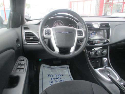 Used 2013 Chrysler 200 Touring FWD image 10