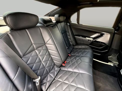 Used 2023 BMW 740i w/ Parking Assistance Package RWD image 20