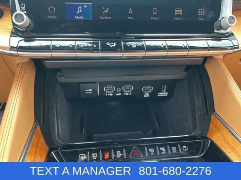 Used 2022 Jeep Grand Wagoneer Series III w/ Rear Seat Video Group 1 AWD/4WD image 27