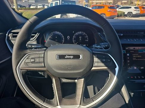 New 2026 Jeep Grand Cherokee Limited AWD/4WD image 13