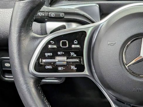 Used 2022 Mercedes-Benz GLB 250 4MATIC image 33