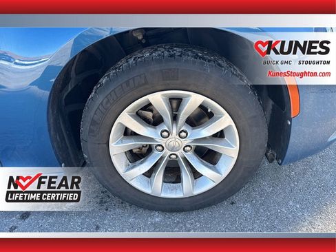 Used 2022 Chrysler 300 Touring RWD image 15