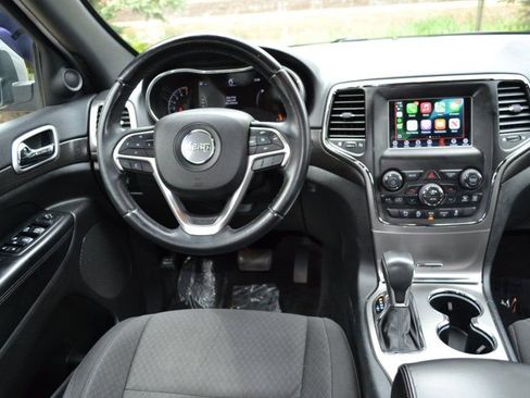 Used 2018 Jeep Grand Cherokee Laredo AWD/4WD image 21