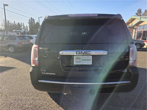 Used 2017 GMC Yukon Denali image 7