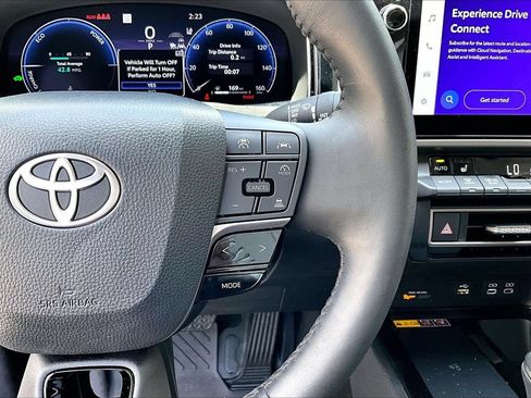 Used 2025 Toyota Camry XLE FWD image 11